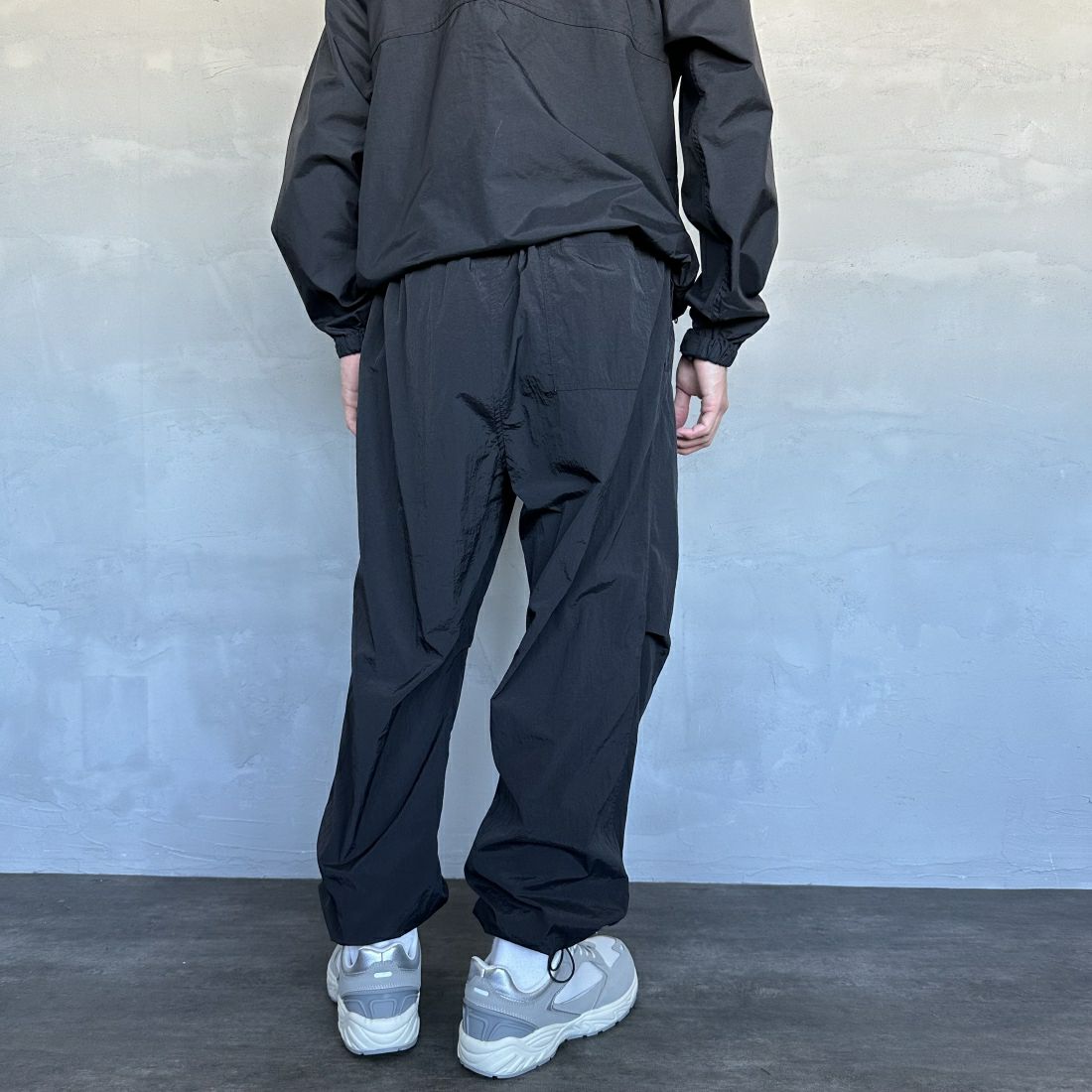 frostline [フロストライン] 別注 ナイロンパンツ [FL3-PT-IN4-JF] BLACK &&モデル身長：168cm 着用サイズ：L&&