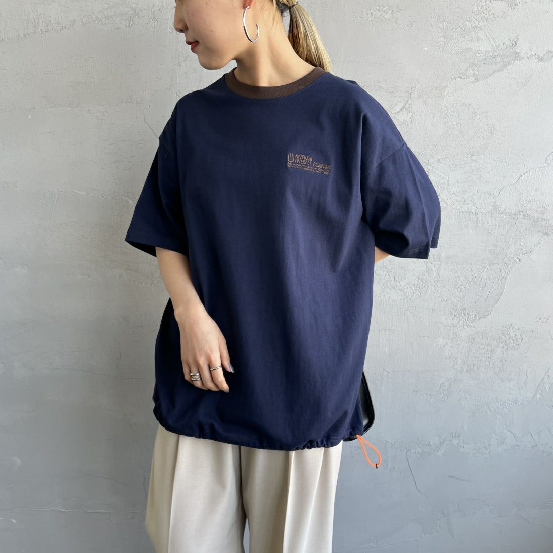 UNIVERSAL OVERALL [ユニバーサルオーバーオール] 別注 ドローコード付き ワイドシルエットTシャツ [U2411282IN-JF] NAVY &&モデル身長：156cm 着用サイズ：S&&