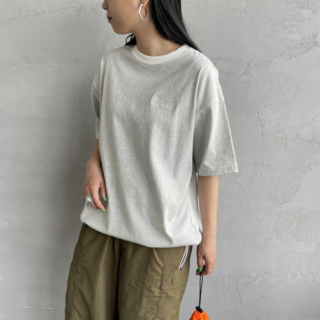 UNIVERSAL OVERALL [ユニバーサルオーバーオール] 別注 ドローコード付き ワイドシルエットTシャツ [U2411282IN-JF] GRY BORDER &&モデル身長：156cm 着用サイズ：S&&