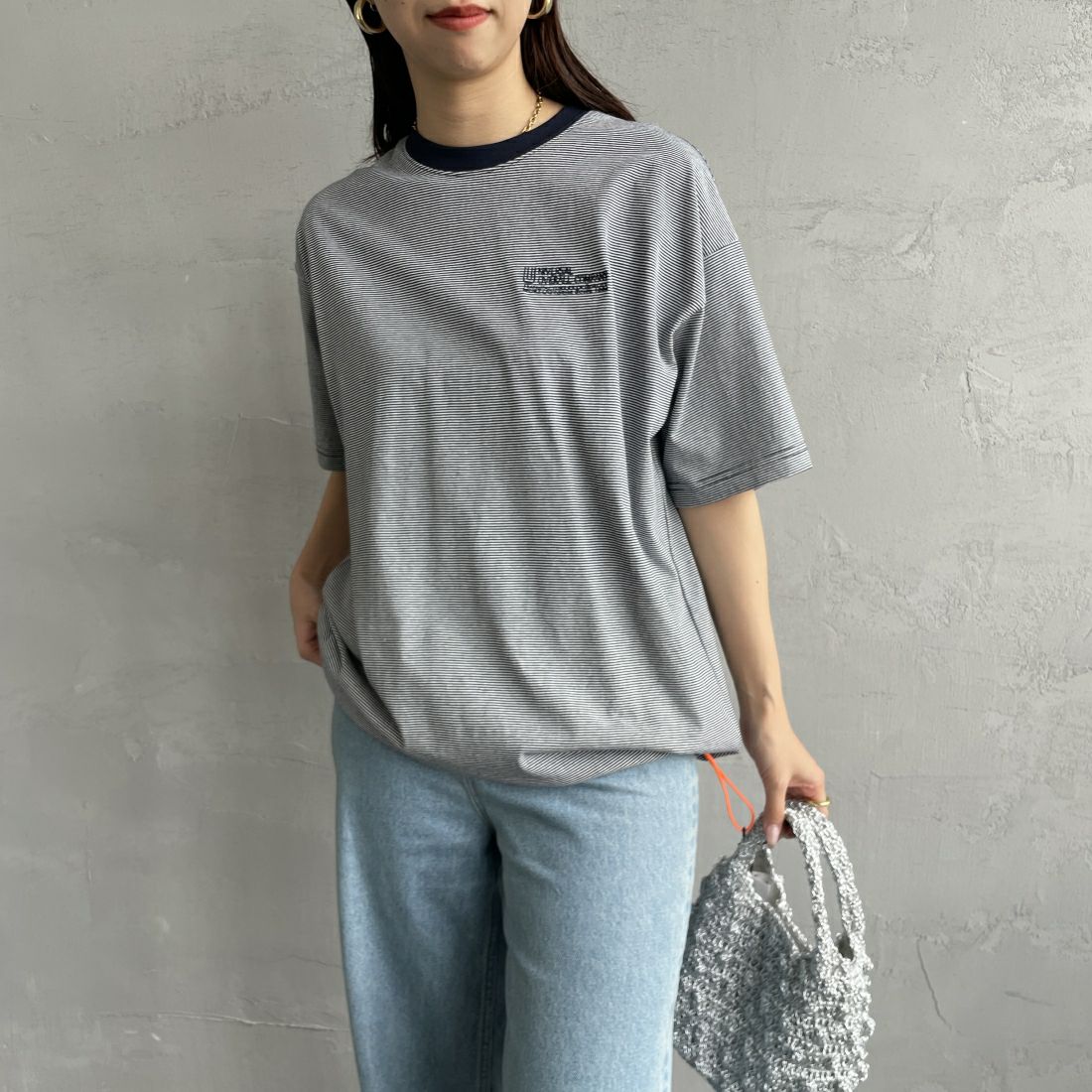 UNIVERSAL OVERALL [ユニバーサルオーバーオール] 別注 ドローコード付き ワイドシルエットTシャツ [U2411282IN-JF] NVY BORDER &&モデル身長：163cm 着用サイズ：S&&