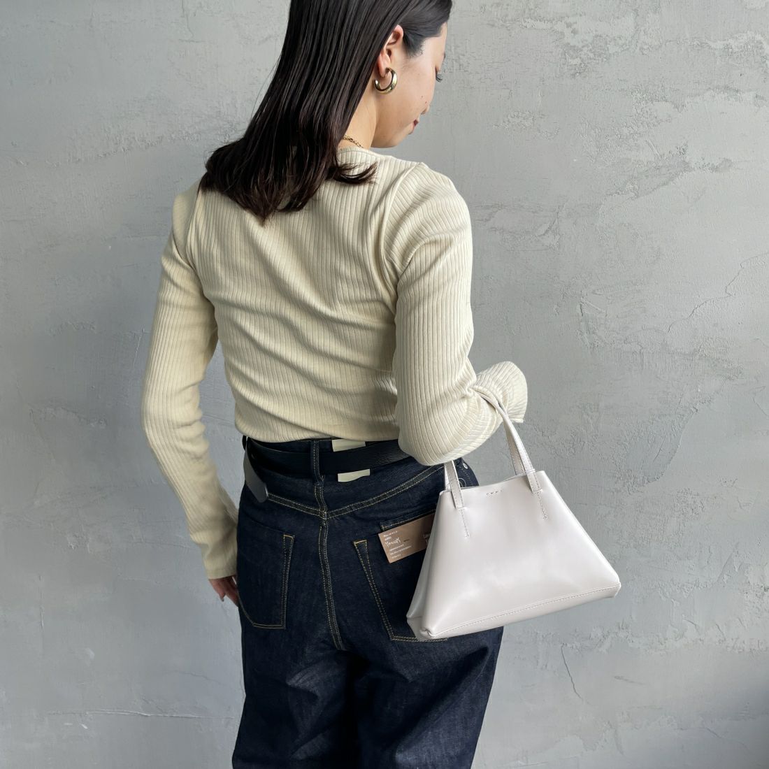 Noir Fabrik [ヌワールファブリック] ボートネックロングスリーブリブTシャツ [JFS-C021] BEIGE &&モデル身長：163cm 着用サイズ：1&&