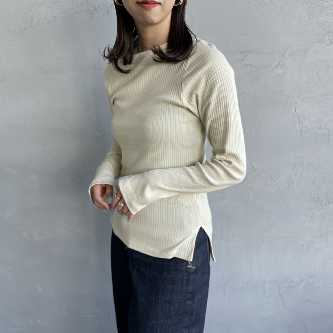 Noir Fabrik [ヌワールファブリック] ボートネックロングスリーブリブTシャツ [JFS-C021] BEIGE &&モデル身長：163cm 着用サイズ：1&&
