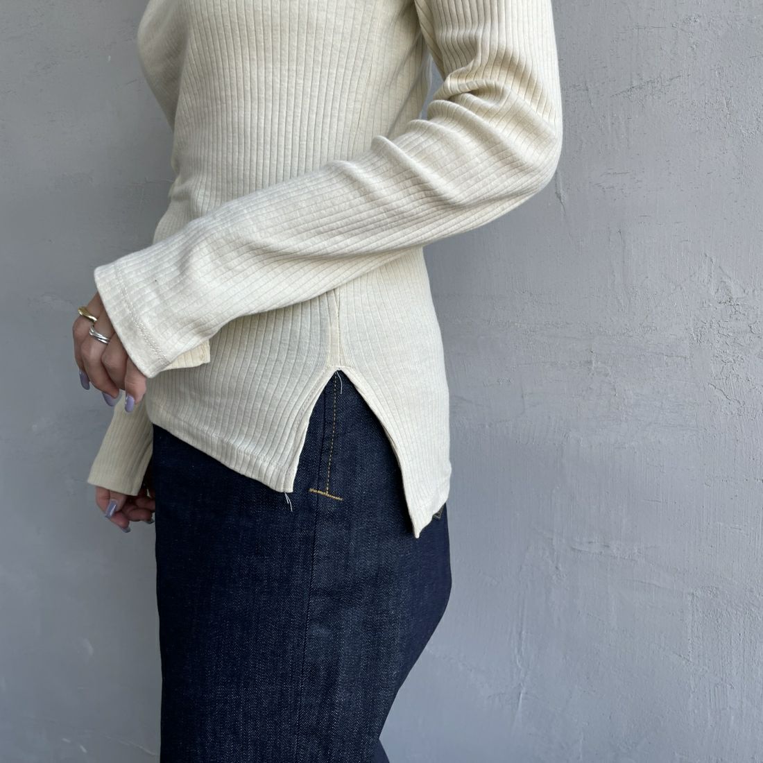 Noir Fabrik [ヌワールファブリック] ボートネックロングスリーブリブTシャツ [JFS-C021] BEIGE &&モデル身長：163cm 着用サイズ：1&&