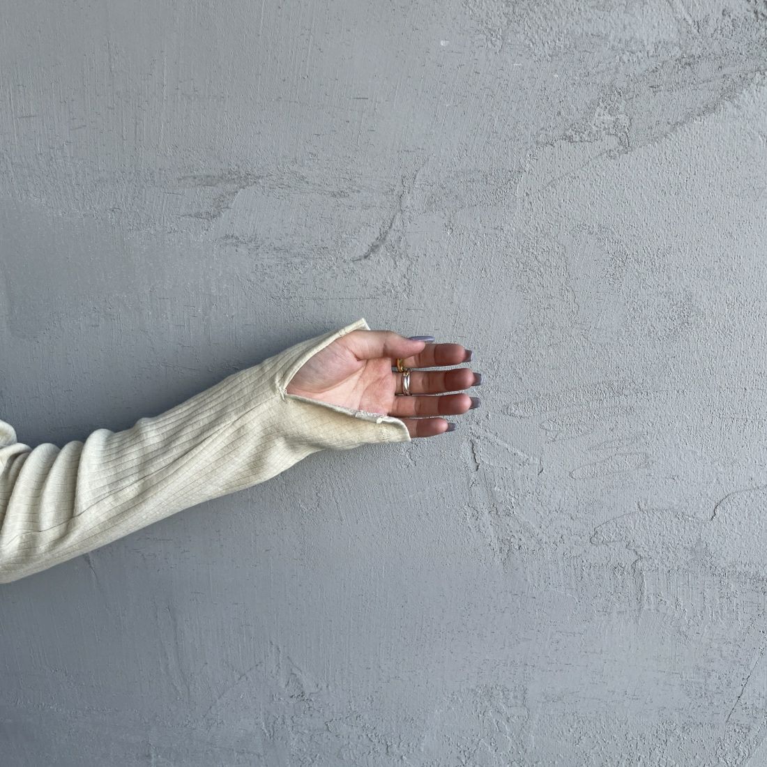 Noir Fabrik [ヌワールファブリック] ボートネックロングスリーブリブTシャツ [JFS-C021] BEIGE &&モデル身長：163cm 着用サイズ：1&&