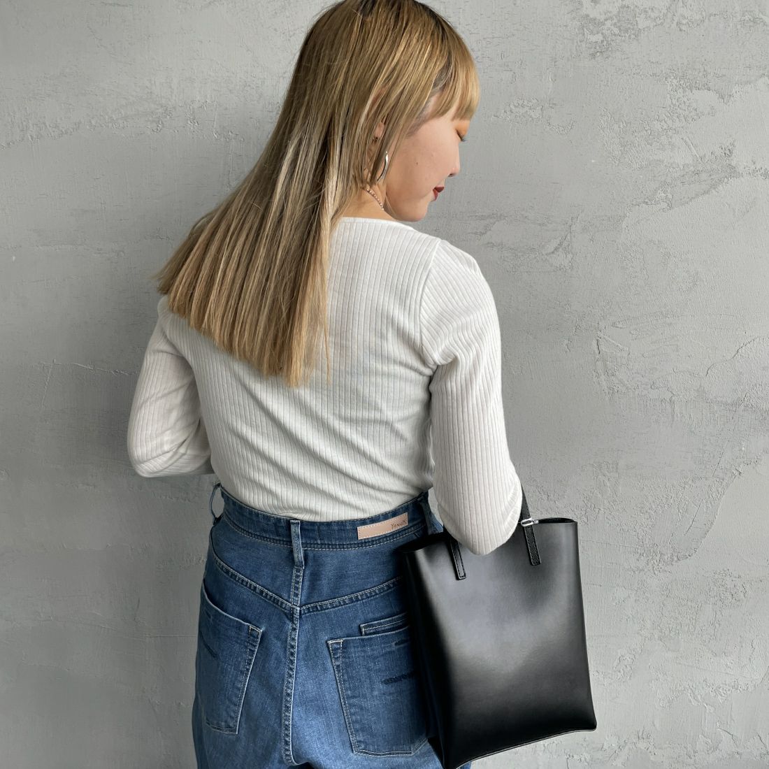 Noir Fabrik [ヌワールファブリック] ボートネックロングスリーブリブTシャツ [JFS-C021] O.WHITE &&モデル身長：156cm 着用サイズ：0&&