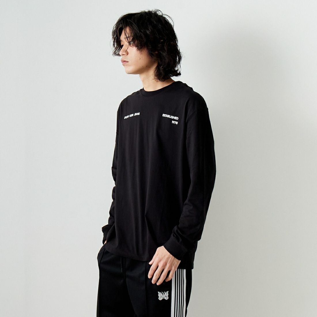Calvin Klein Jeans [カルバンクライン ジーンズ] SPRAY BOX ロングスリーブTシャツ [J30J324642] BEH &&モデル身長：182cm 着用サイズ：L&&