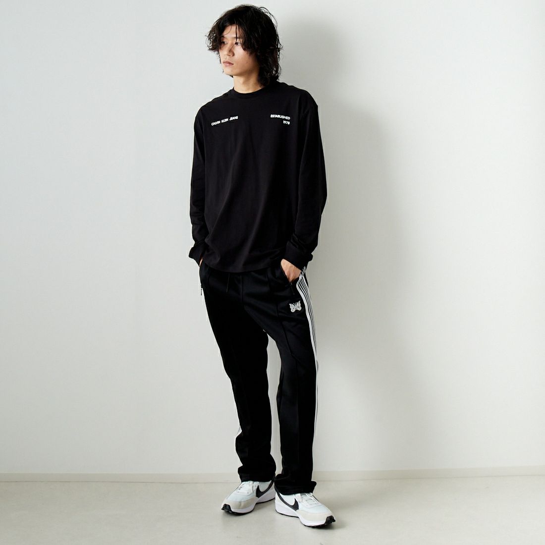 Calvin Klein Jeans [カルバンクライン ジーンズ] SPRAY BOX ロングスリーブTシャツ [J30J324642] BEH &&モデル身長：182cm 着用サイズ：L&&