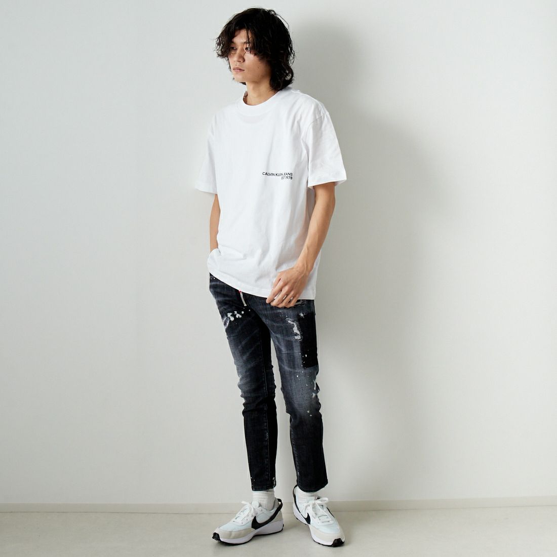 Calvin Klein Jeans [カルバンクライン ジーンズ] CK SPRAY プリントTシャツ [J30J324652] YAF &&モデル身長：182cm 着用サイズ：L&&