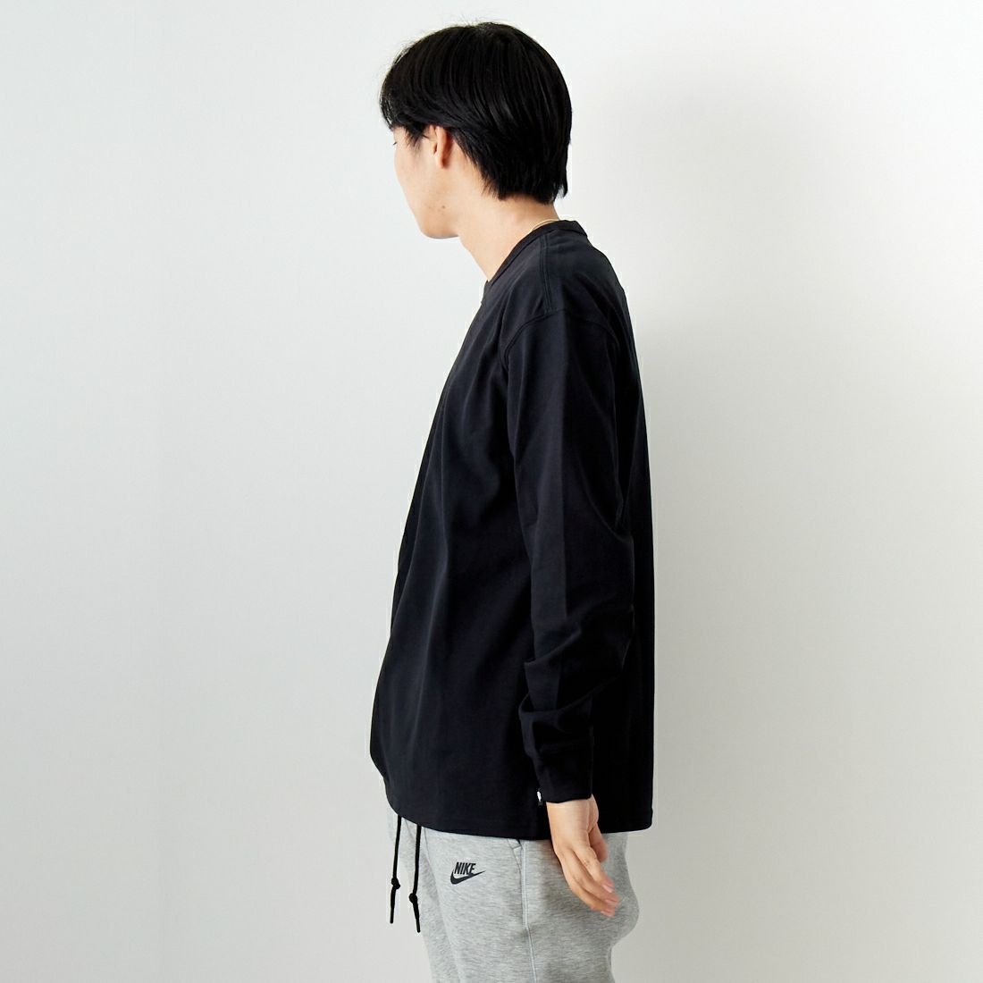 NIKE [ナイキ] ロングスリーブTシャツ [DO7391] 010 ﾌﾞﾗｯｸ &&モデル身長：179cm 着用サイズ：L&&