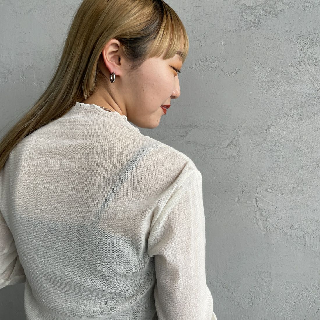 Jeans Factory Clothes [ジーンズファクトリークローズ] ハイネック シアーラメTシャツ [21241057] 031 ｵﾌ &&モデル身長：156cm 着用サイズ：F&&