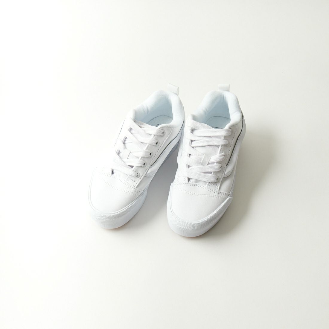 VANS [バンズ] ニュースタック [VN000CP6W00] TRUE WHITE