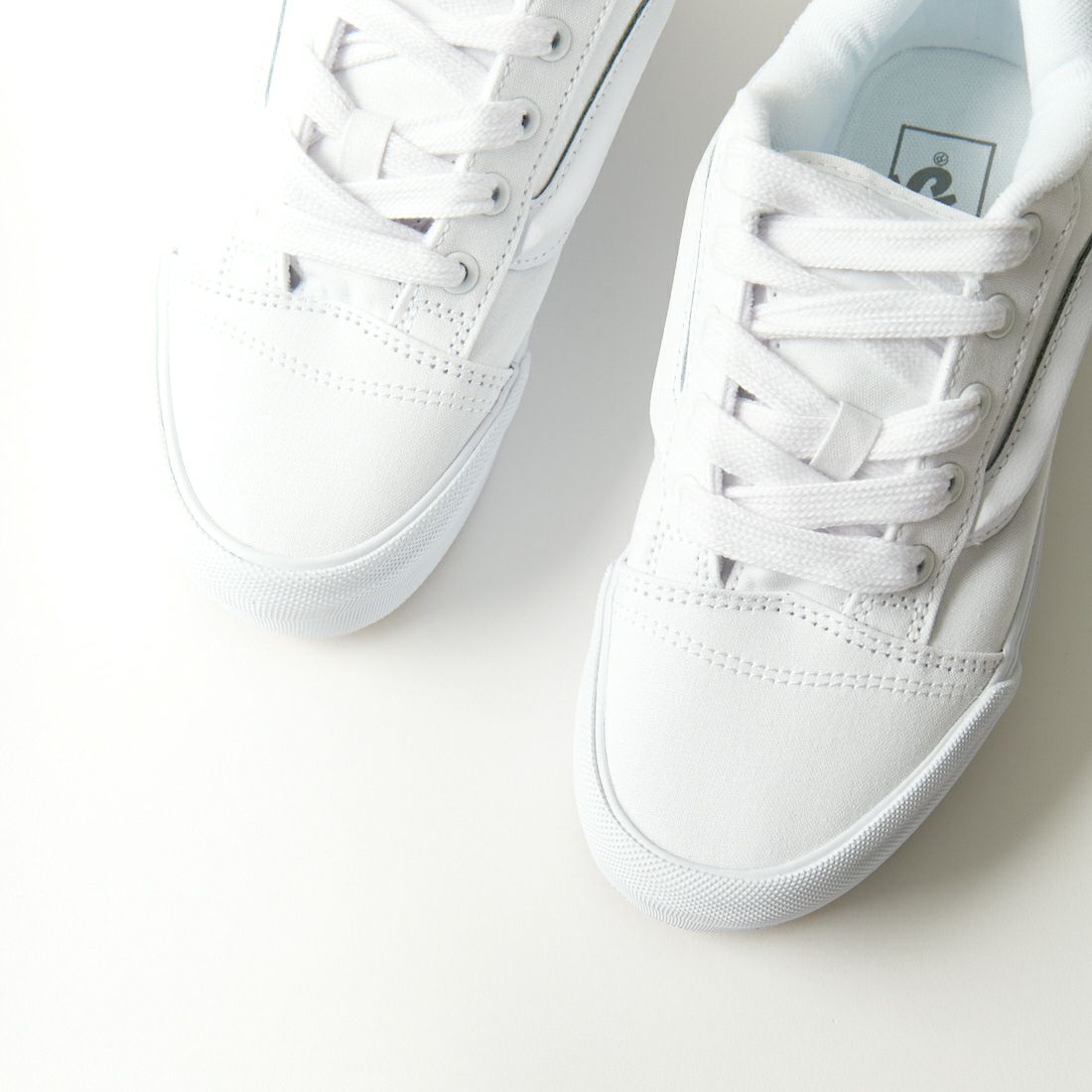 VANS [バンズ] ニュースタック [VN000CP6W00] TRUE WHITE