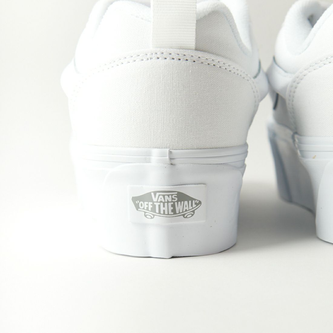 VANS [バンズ] ニュースタック [VN000CP6W00] TRUE WHITE