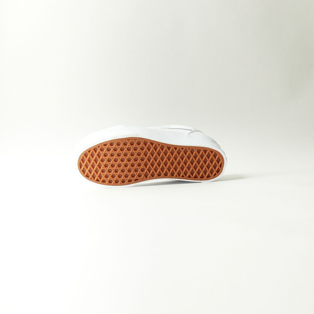 VANS [バンズ] ニュースタック [VN000CP6W00] TRUE WHITE