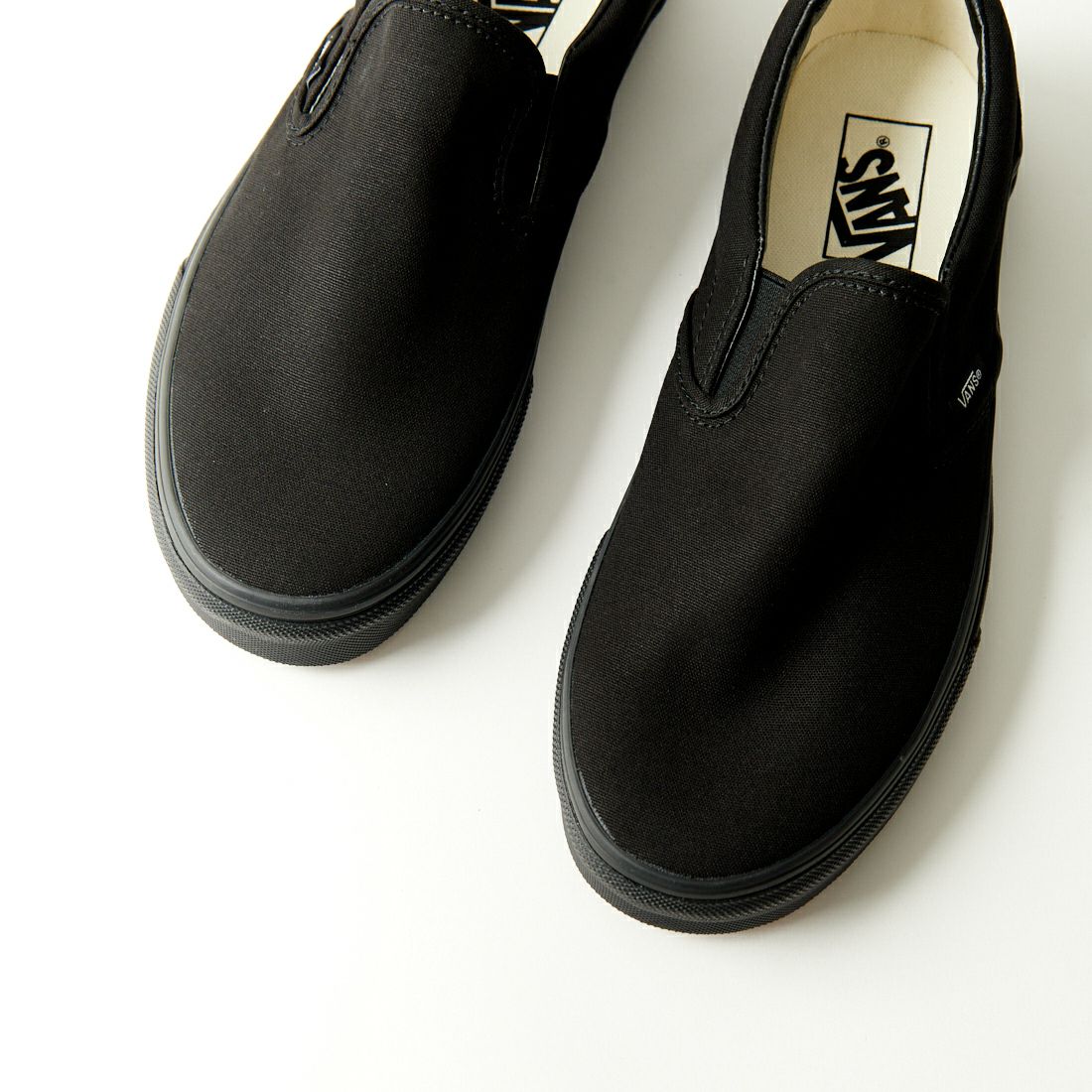 VANS [バンズ] クラシックスリッポン [VN000EYEBKA] BLACK/BLAC