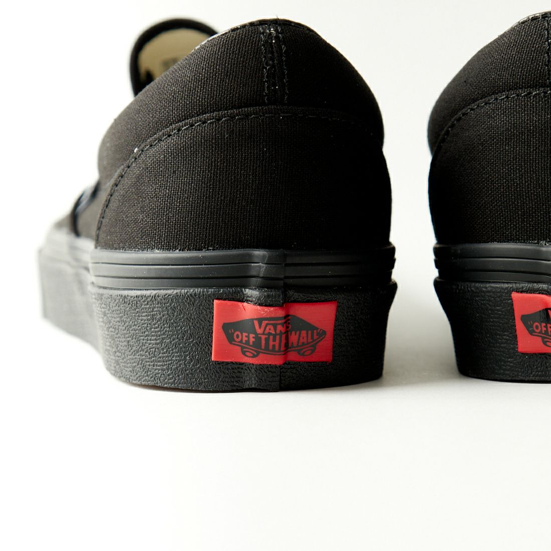 VANS [バンズ] クラシックスリッポン [VN000EYEBKA] BLACK/BLAC