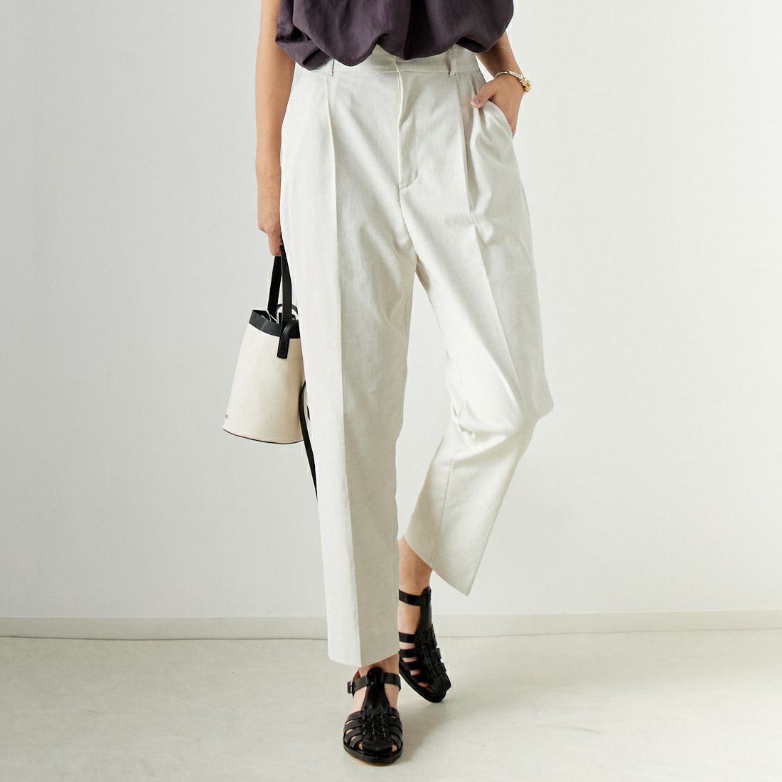 MICA&DEAL [マイカアンドディール] ワンタックパンツ [0124103036] L/BEIGE &&モデル身長：167cm 着用サイズ：38&&