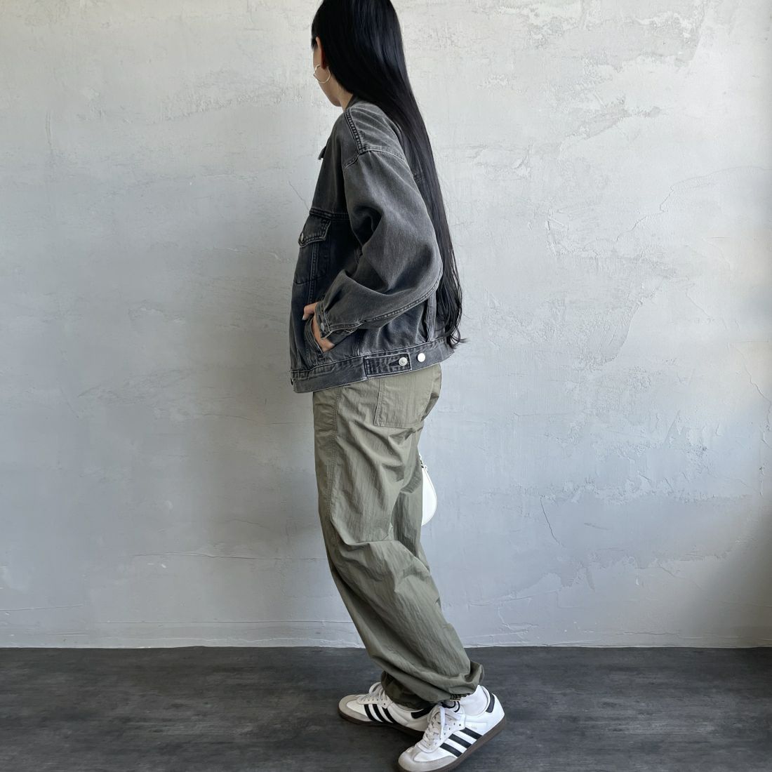 LEVI'S [リーバイス] 90S TRUCKER デニムジャケット [A1743-00]00 BE KIND &&モデル身長：156cm 着用サイズ：S&&