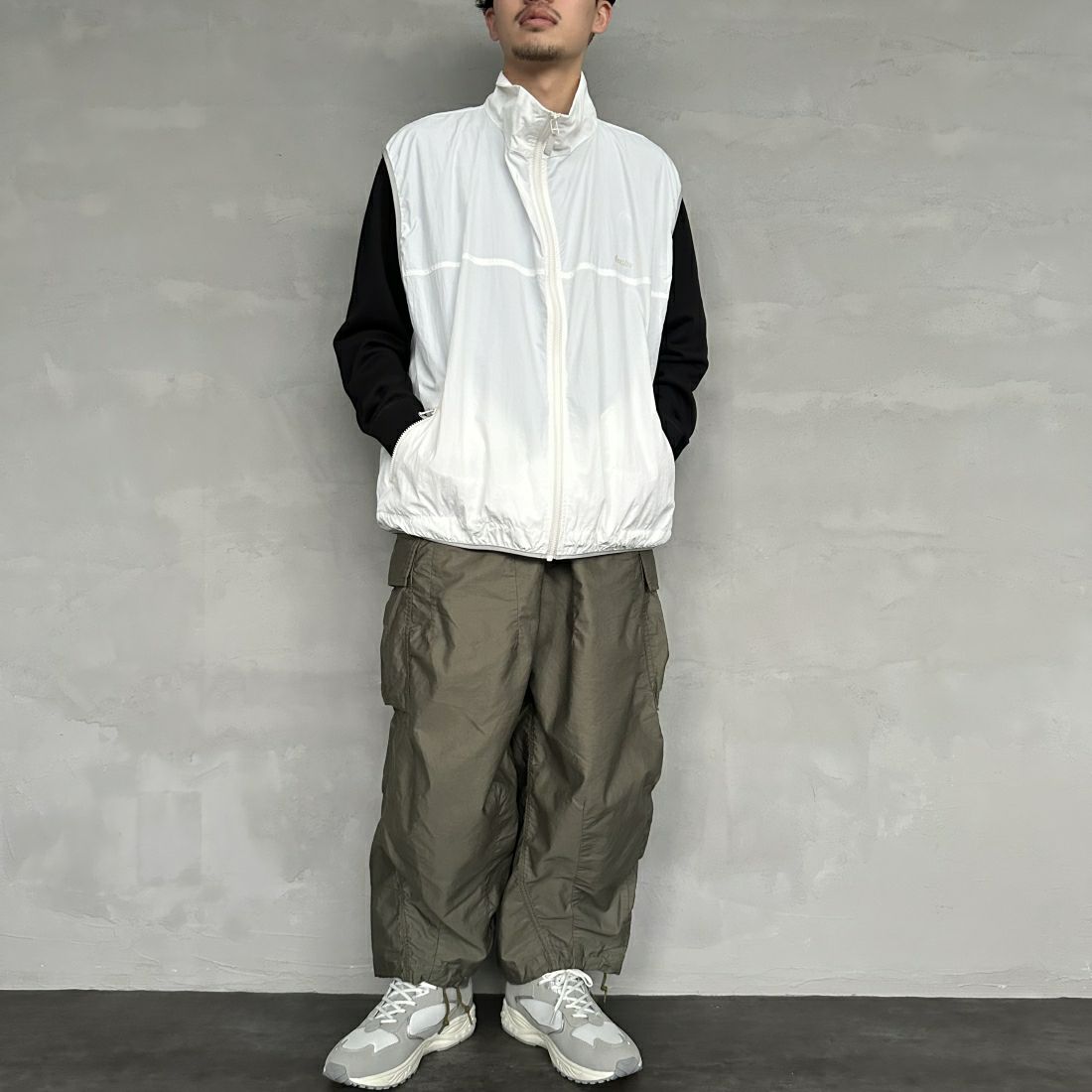 frostline [フロストライン] 別注 ナイロンベスト [FL6-VT-IN4-JF] OFF WHITE &&モデル身長：168cm 着用サイズ：L&&