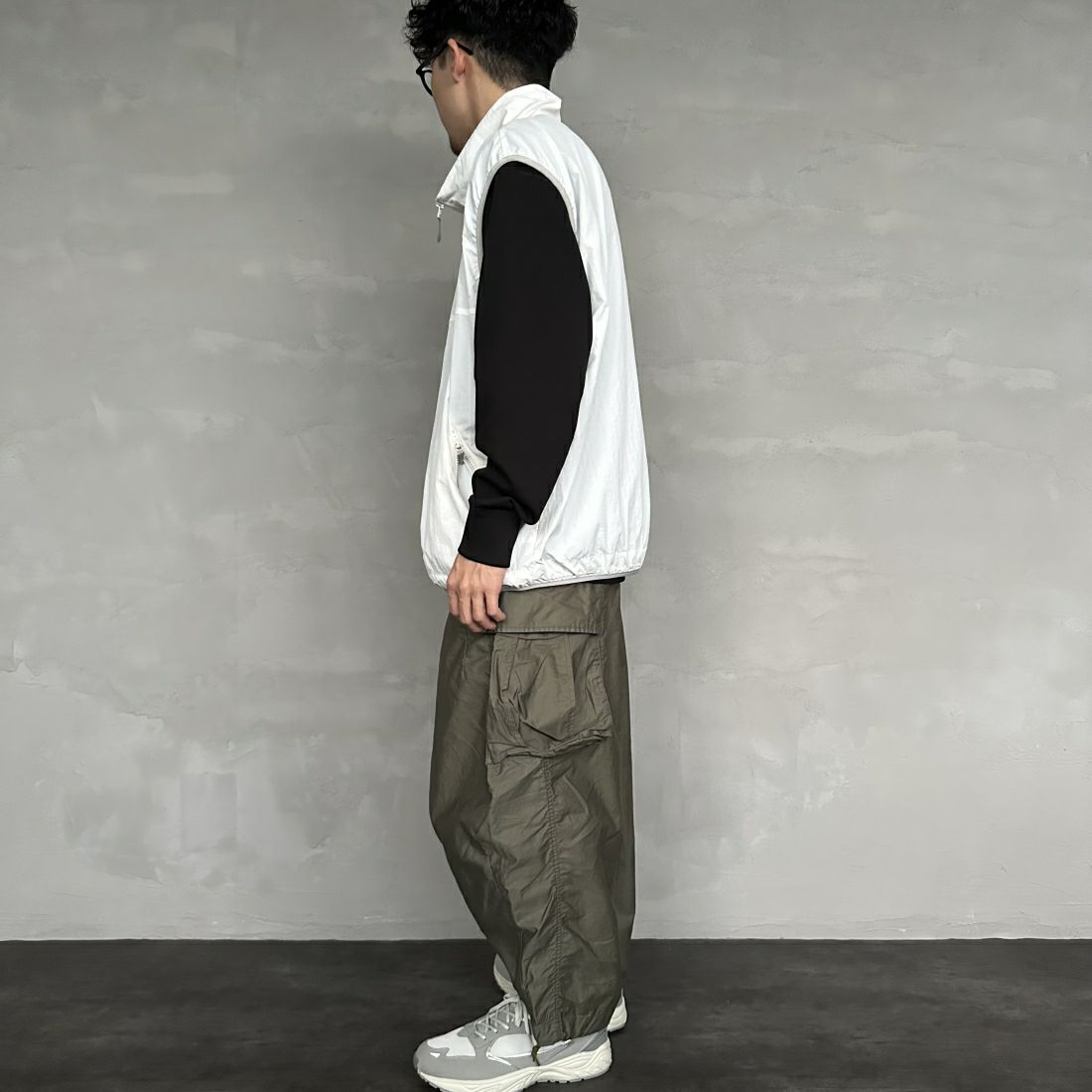 frostline [フロストライン] 別注 ナイロンベスト [FL6-VT-IN4-JF] OFF WHITE &&モデル身長：168cm 着用サイズ：L&&