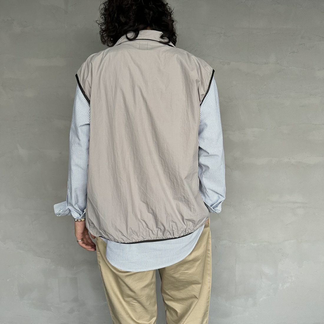 frostline [フロストライン] 別注 ナイロンベスト [FL6-VT-IN4-JF] GRAY &&モデル身長：173cm 着用サイズ：M&&