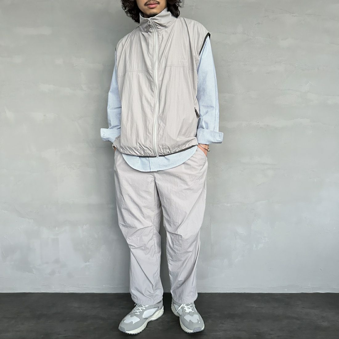 frostline [フロストライン] 別注 ナイロンベスト [FL6-VT-IN4-JF] GRAY &&モデル身長：173cm 着用サイズ：M&&