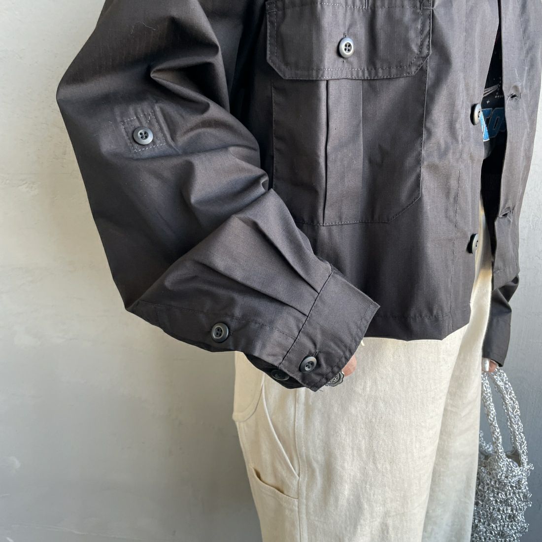 ROTHCO [ロスコ] タクティカルショートシャツ [LWTACT-SHORT] BLACK &&モデル身長：156cm 着用サイズ：L&&