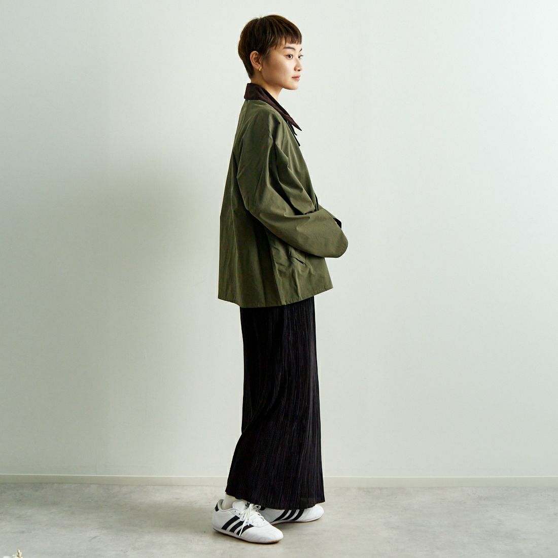Barbour [バブアー] トランスポート ピーチスキンノンオイルドジャケット [MCA0931] SAGE &&モデル身長：160cm 着用サイズ：36&&