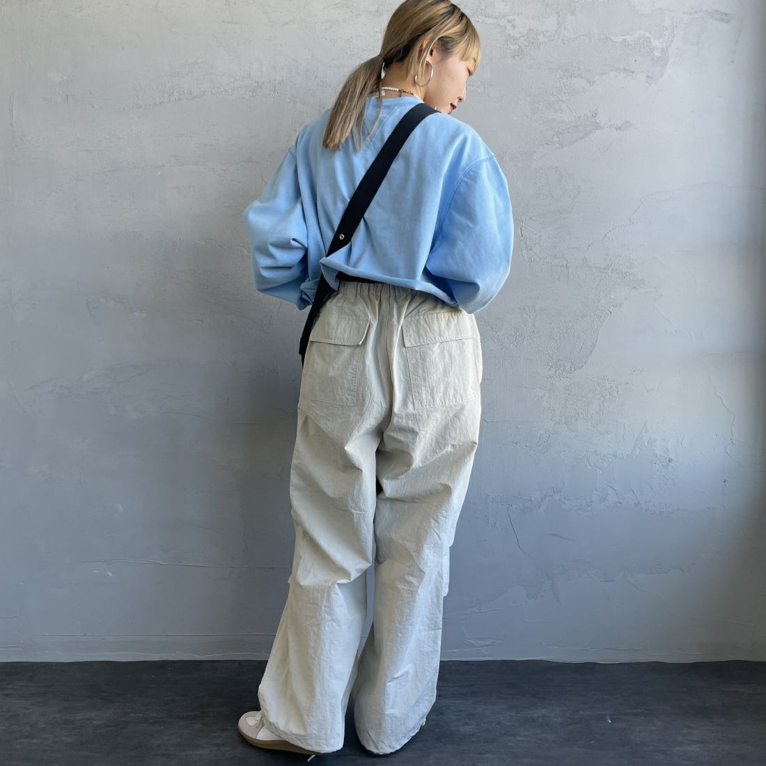 SCREEN STARS [スクリーンスターズ] 別注 ショートピグメントTシャツ [2421-208IN-JF] BLUE &&モデル身長：156cm 着用サイズ：F&&
