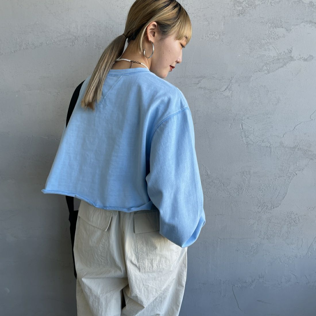 SCREEN STARS [スクリーンスターズ] 別注 ショートピグメントTシャツ [2421-208IN-JF] BLUE &&モデル身長：156cm 着用サイズ：F&&
