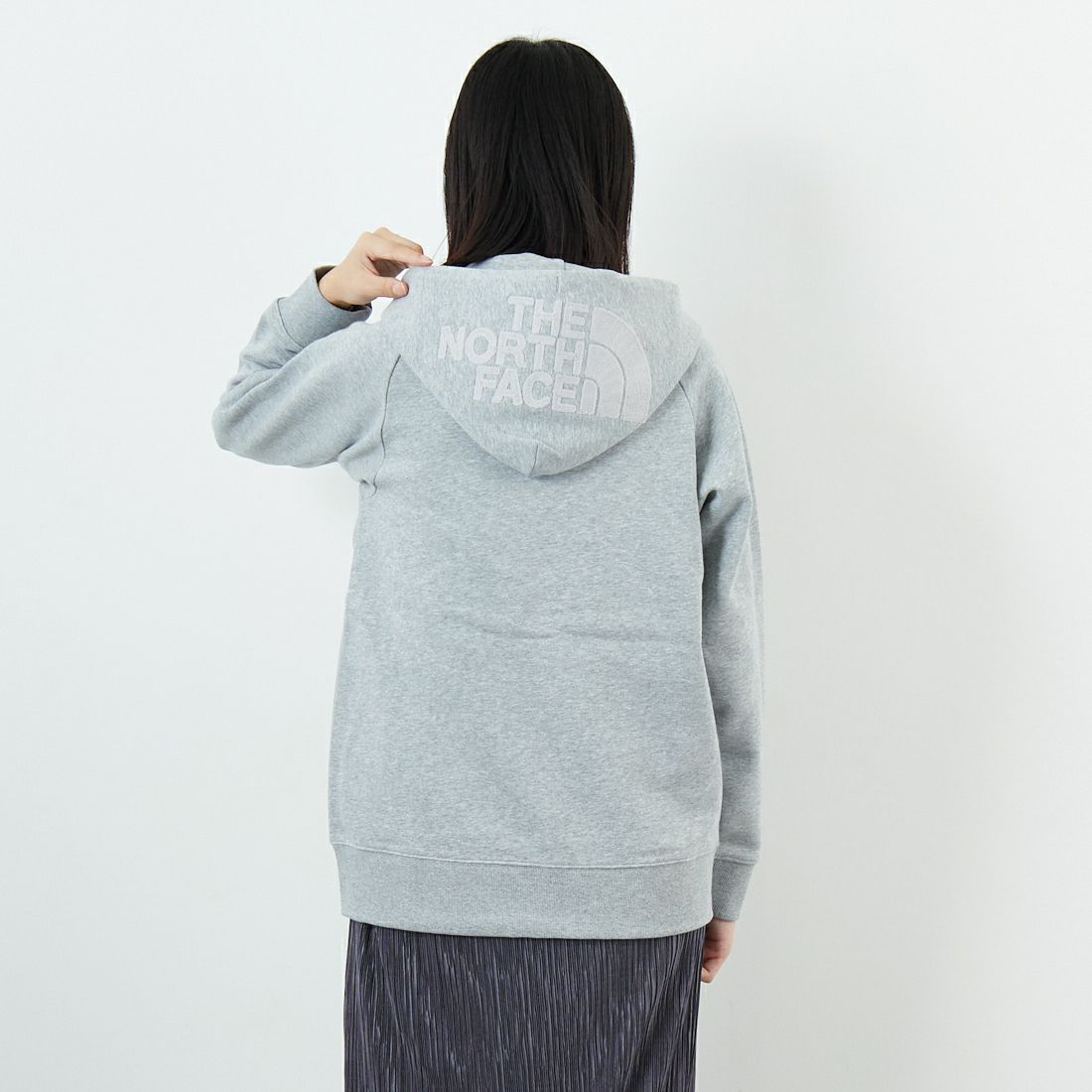 THE NORTH FACE [ザ ノースフェイス] リアビューフルジップフーディ [NTW12442] ZZ &&モデル身長：162cm 着用サイズ：M&&