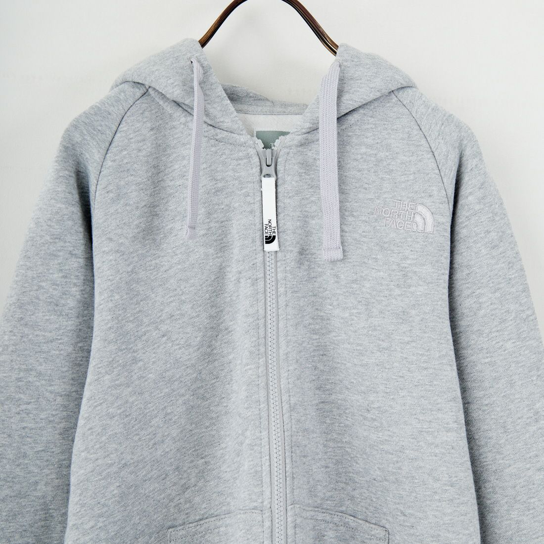 THE NORTH FACE [ザ ノースフェイス] リアビューフルジップフーディ [NTW12442] ZZ &&モデル身長：162cm 着用サイズ：M&&