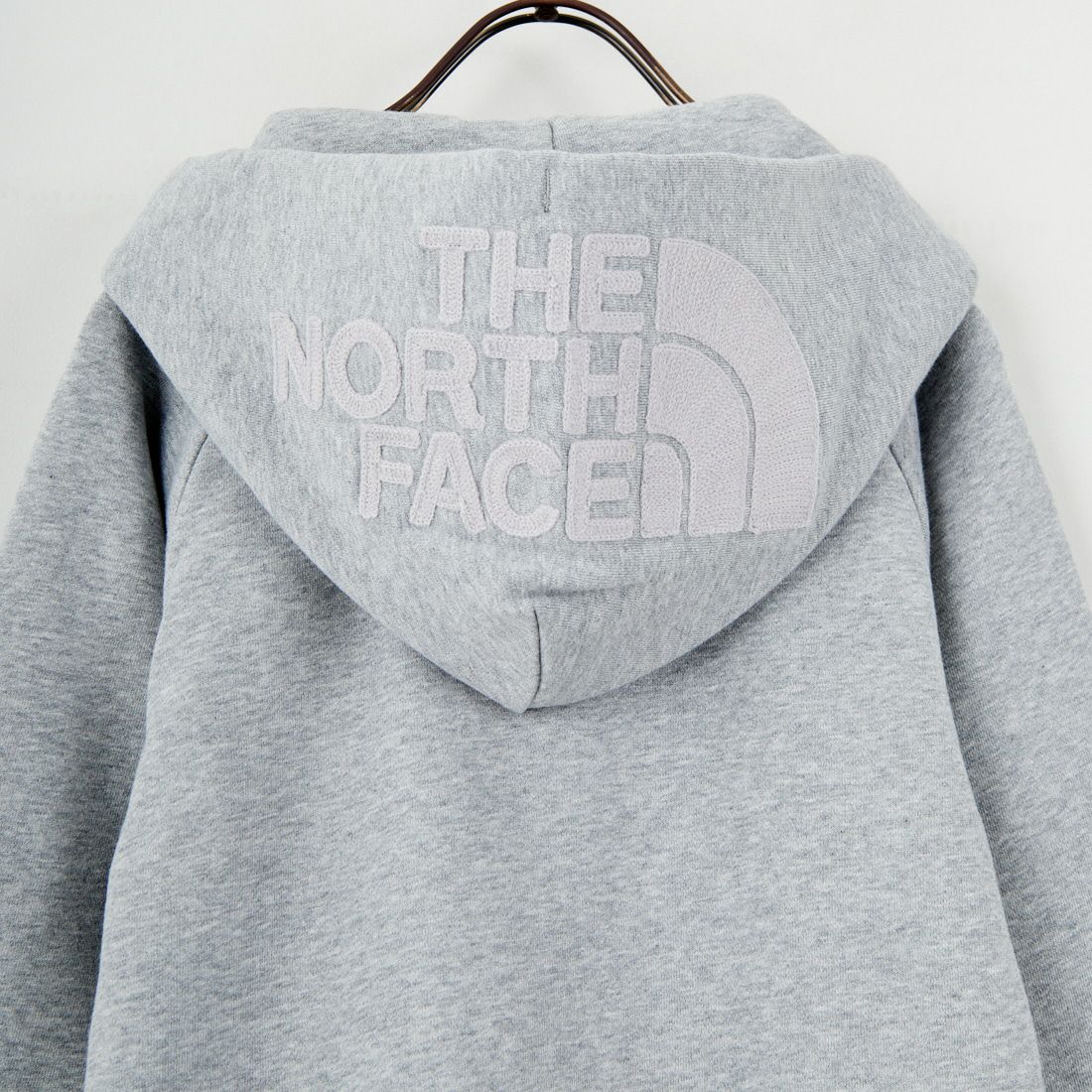 THE NORTH FACE [ザ ノースフェイス] リアビューフルジップフーディ [NTW12442] ZZ &&モデル身長：162cm 着用サイズ：M&&