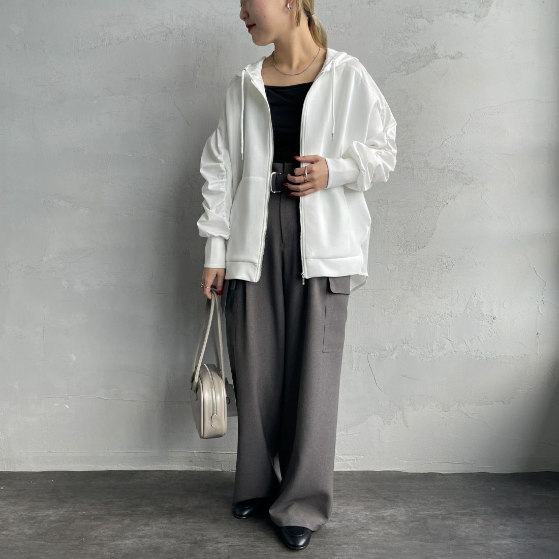 Jeans Factory Clothes [ジーンズファクトリークローズ] 異素材切り替え ボンディングパーカー [21241059] 031 ｵﾌ &&モデル身長：156cm 着用サイズ：F&&