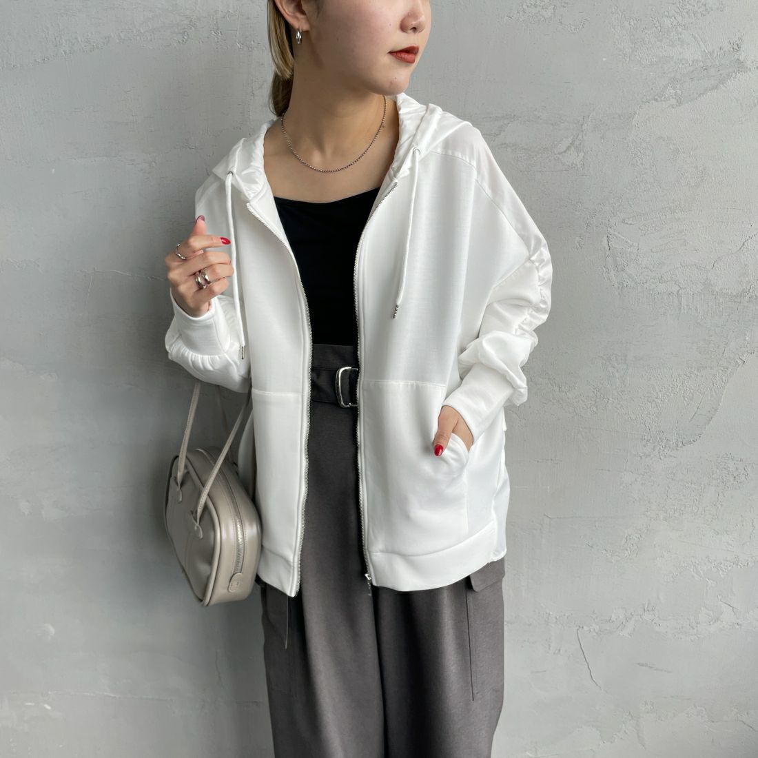 Jeans Factory Clothes [ジーンズファクトリークローズ] 異素材切り替え ボンディングパーカー [21241059] 031 ｵﾌ &&モデル身長：156cm 着用サイズ：F&&