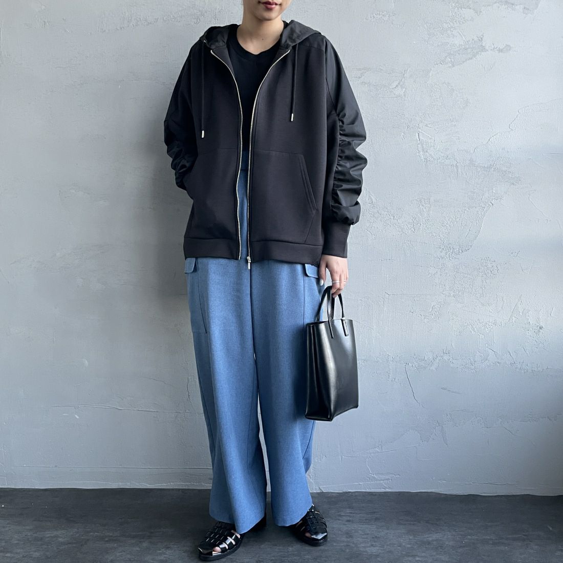 Jeans Factory Clothes [ジーンズファクトリークローズ] 異素材切り替え ボンディングパーカー [21241059] 004 ﾌﾞﾗｯｸ &&モデル身長：156cm 着用サイズ：F&&