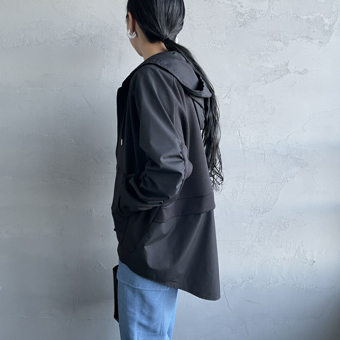 Jeans Factory Clothes [ジーンズファクトリークローズ] 異素材切り替え ボンディングパーカー [21241059] 004 ﾌﾞﾗｯｸ &&モデル身長：156cm 着用サイズ：F&&
