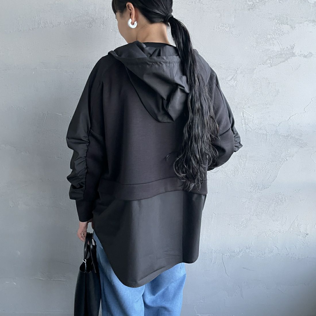 Jeans Factory Clothes [ジーンズファクトリークローズ] 異素材切り替え ボンディングパーカー [21241059] 004 ﾌﾞﾗｯｸ &&モデル身長：156cm 着用サイズ：F&&