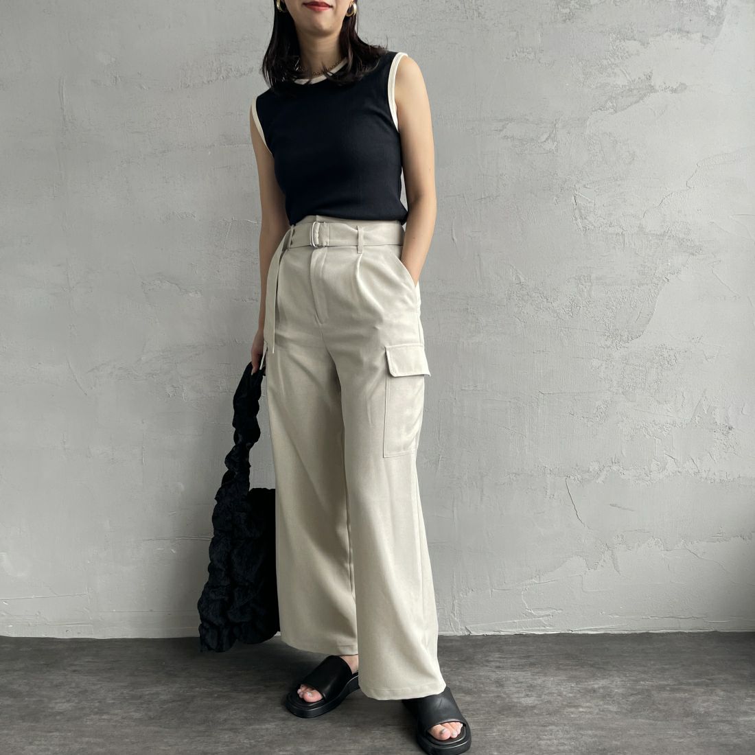 Jeans Factory Clothes [ジーンズファクトリークローズ] ベルト付き サイドカーゴポケットワイドパンツ [21241060] 032 ｴｸﾘｭ &&モデル身長：163cm 着用サイズ：36&&