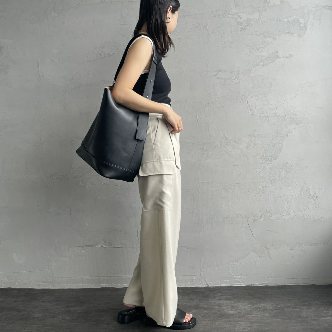 Jeans Factory Clothes [ジーンズファクトリークローズ] ベルト付き サイドカーゴポケットワイドパンツ [21241060] 032 ｴｸﾘｭ &&モデル身長：163cm 着用サイズ：38&&