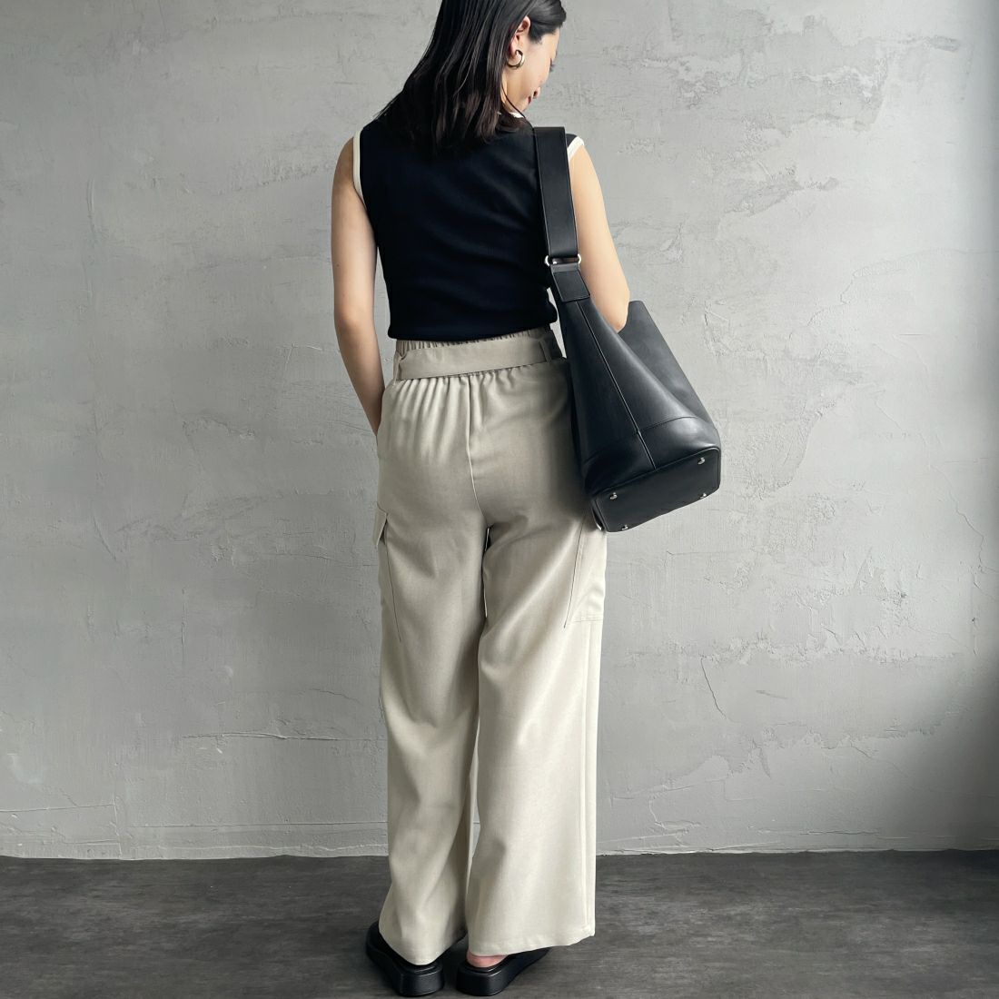 Jeans Factory Clothes [ジーンズファクトリークローズ] ベルト付き サイドカーゴポケットワイドパンツ [21241060] 032 ｴｸﾘｭ &&モデル身長：163cm 着用サイズ：38&&