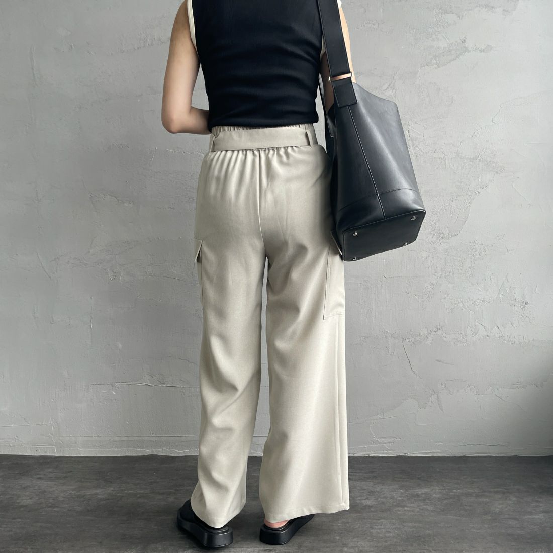 Jeans Factory Clothes [ジーンズファクトリークローズ] ベルト付き サイドカーゴポケットワイドパンツ [21241060] 032 ｴｸﾘｭ &&モデル身長：163cm 着用サイズ：38&&