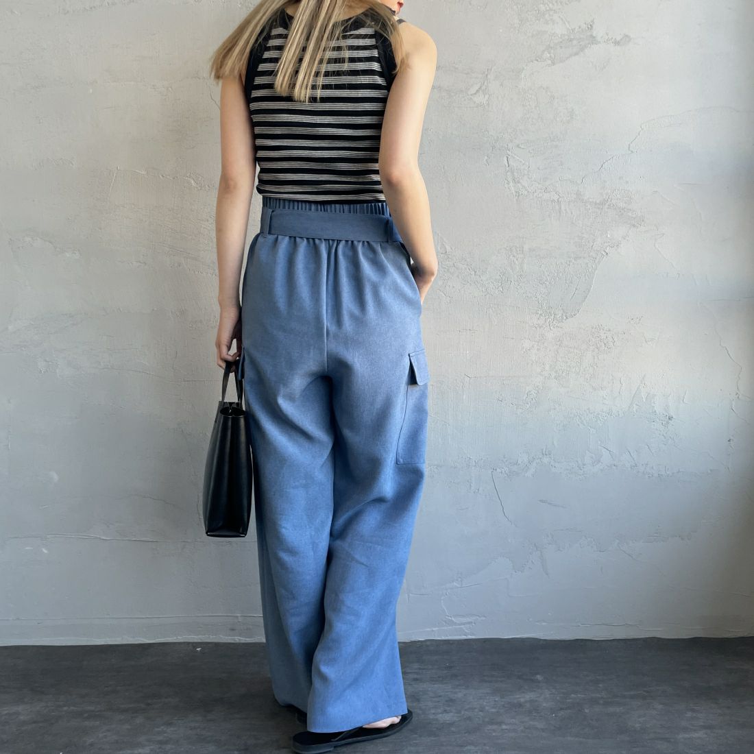 Jeans Factory Clothes [ジーンズファクトリークローズ] ベルト付き サイドカーゴポケットワイドパンツ [21241060] 070 ﾌﾞﾙｰ &&モデル身長：156cm 着用サイズ：36&&