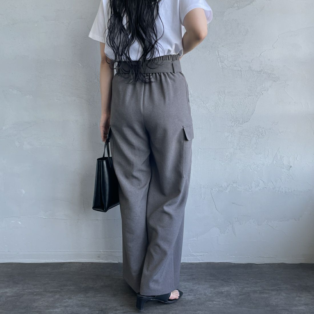 Jeans Factory Clothes [ジーンズファクトリークローズ] ベルト付き サイドカーゴポケットワイドパンツ [21241060] 003 ﾁｬｺｰﾙ &&モデル身長：156cm 着用サイズ：38&&