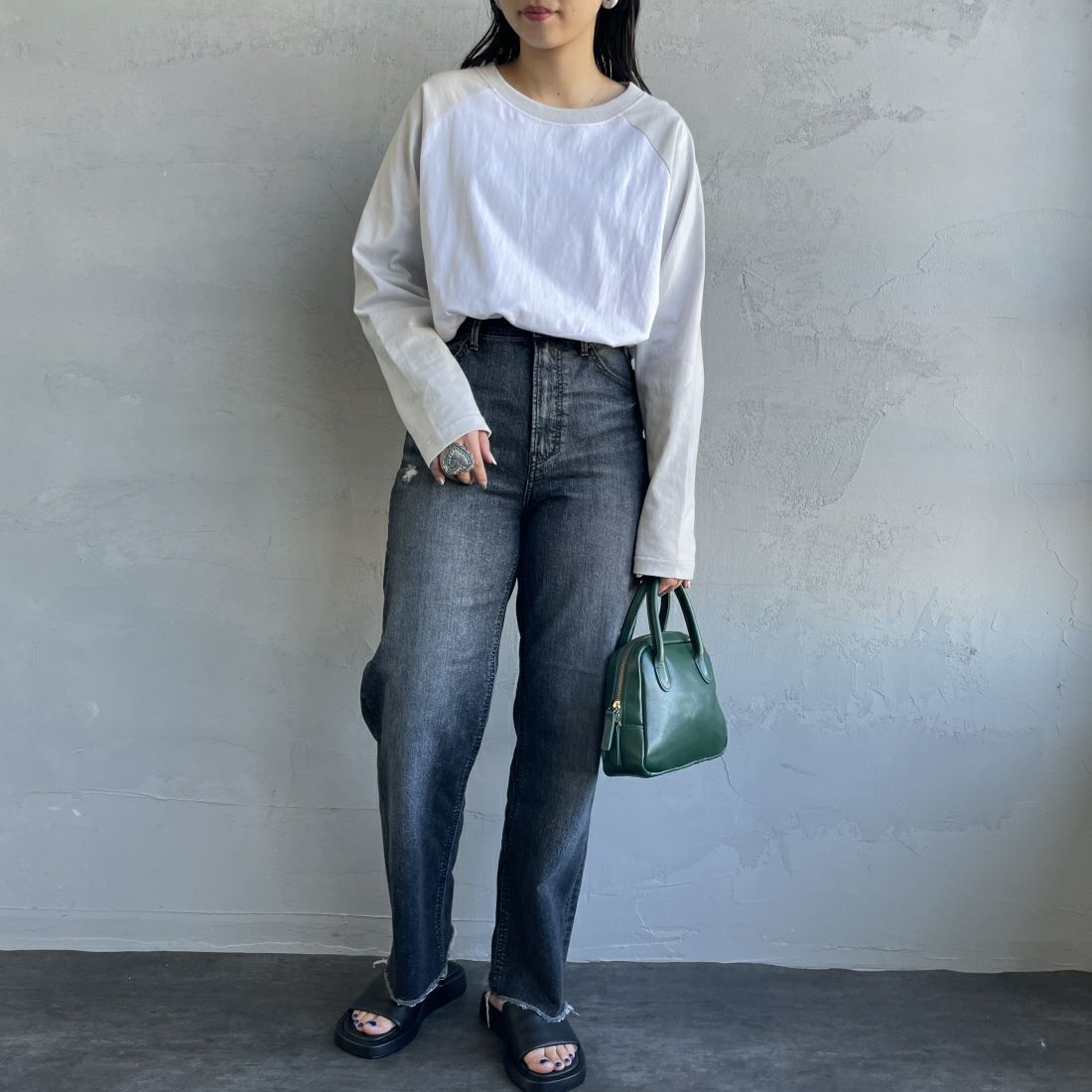 SCREEN STARS [スクリーンスターズ] 別注 ラグランロングスリーブTシャツ [2421-209IN-JF] GRAY &&モデル身長：156cm 着用サイズ：F&&