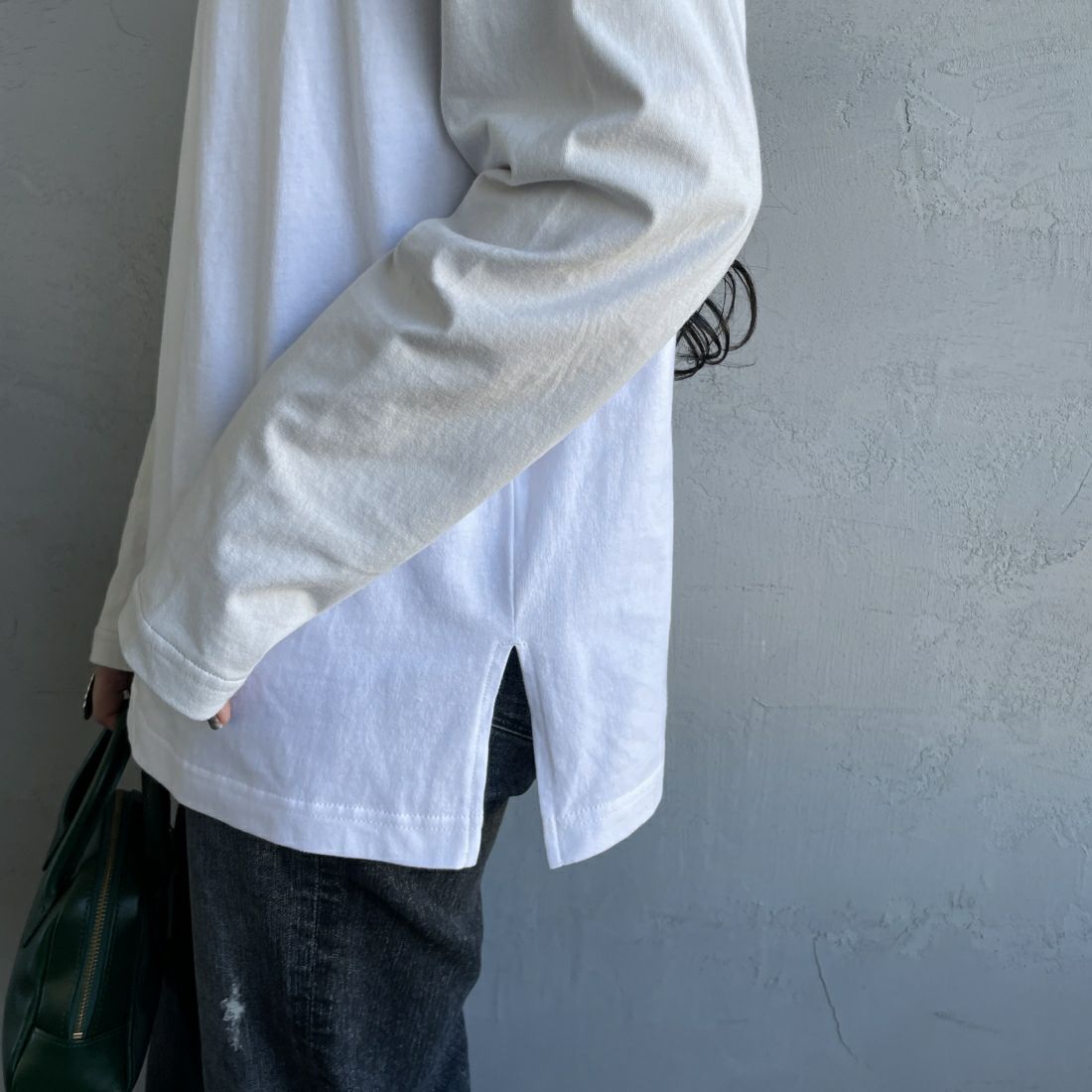 SCREEN STARS [スクリーンスターズ] 別注 ラグランロングスリーブTシャツ [2421-209IN-JF] GRAY &&モデル身長：156cm 着用サイズ：F&&