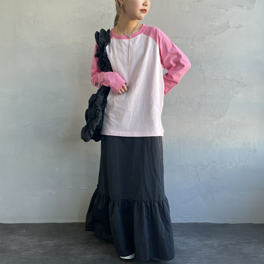 SCREEN STARS [スクリーンスターズ] 別注 ラグランロングスリーブTシャツ [2421-209IN-JF] PINK &&モデル身長：156cm 着用サイズ：F&&