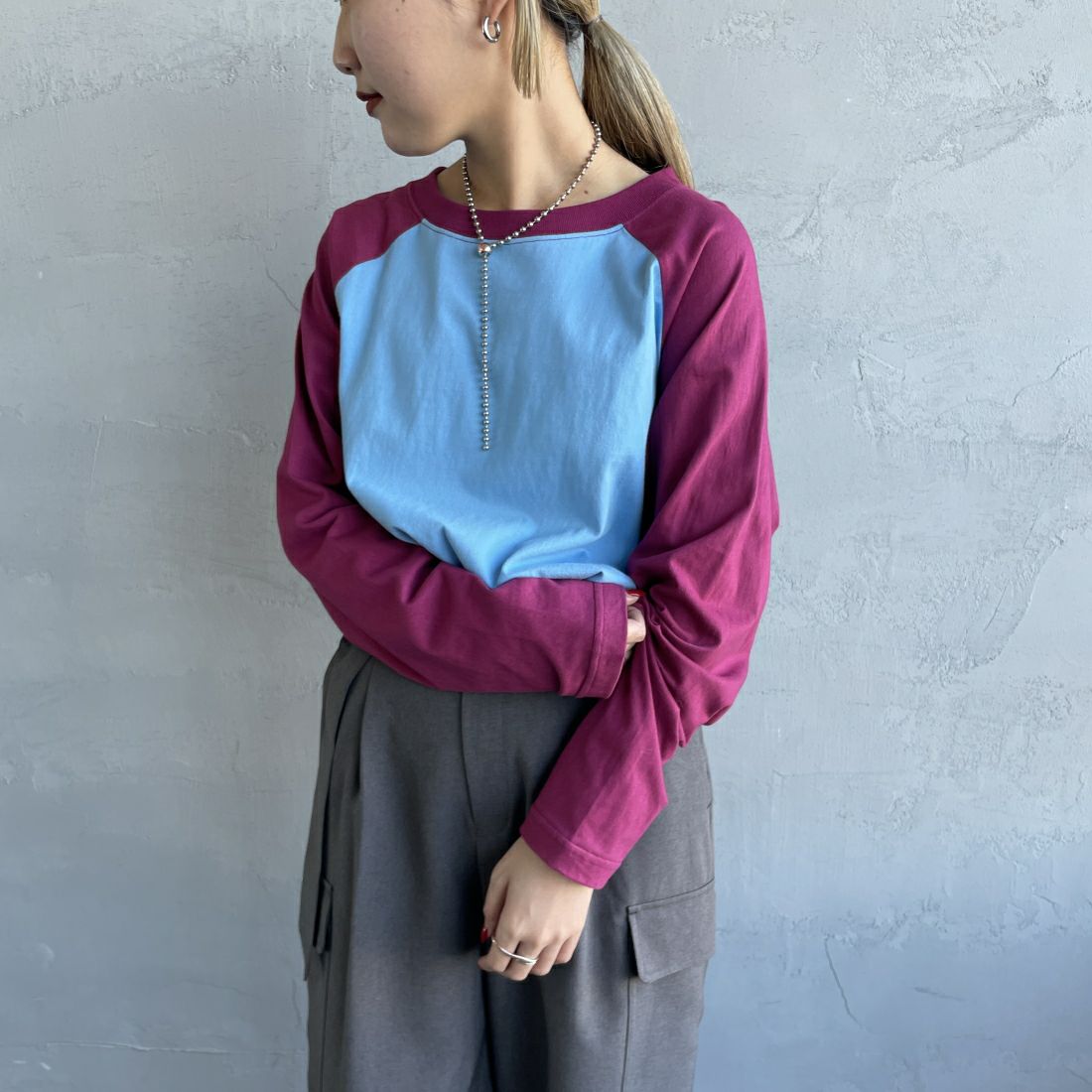 SCREEN STARS [スクリーンスターズ] 別注 ラグランロングスリーブTシャツ [2421-209IN-JF] WINE &&モデル身長：156cm 着用サイズ：F&&