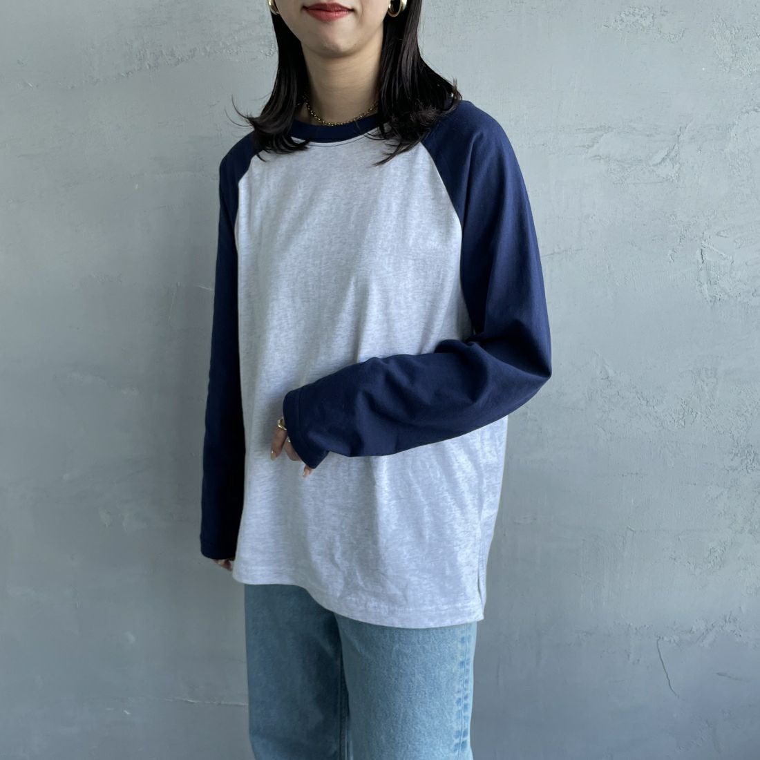 SCREEN STARS [スクリーンスターズ] 別注 ラグランロングスリーブTシャツ [2421-209IN-JF] NAVY &&モデル身長：163cm 着用サイズ：F&&