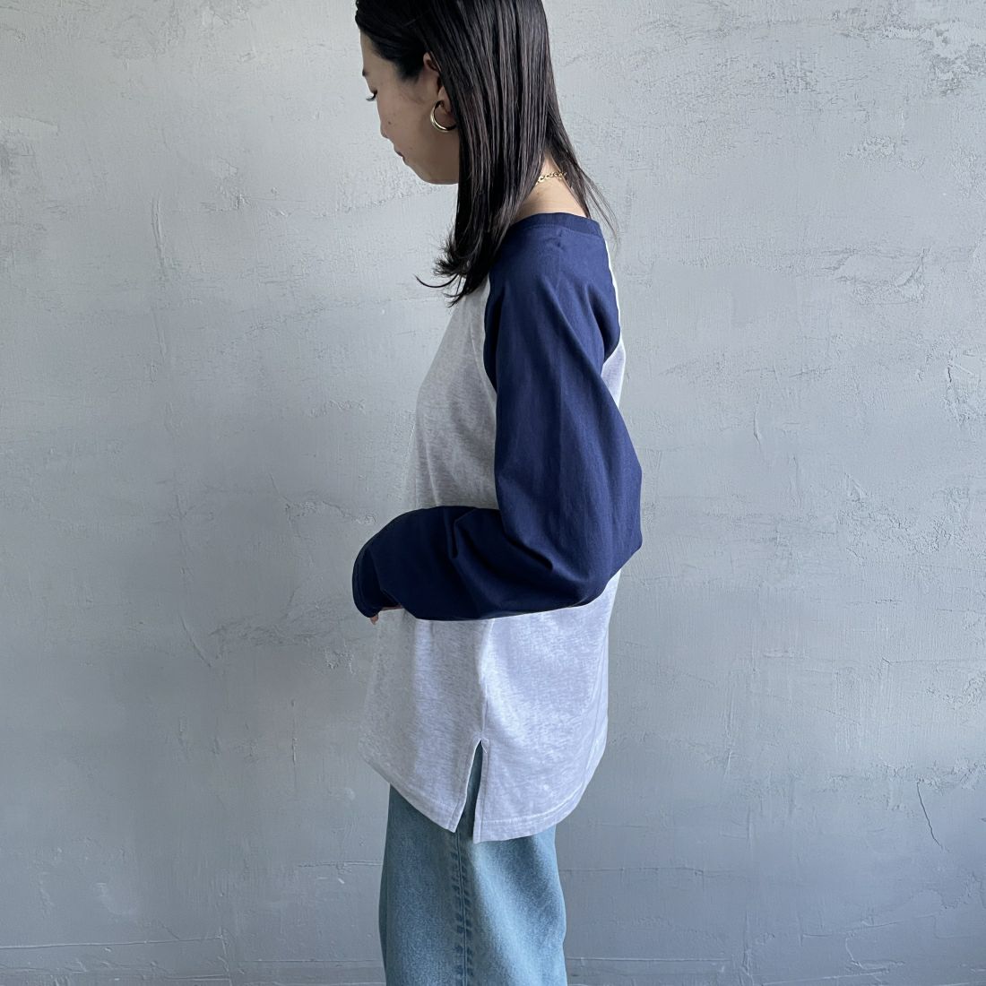 SCREEN STARS [スクリーンスターズ] 別注 ラグランロングスリーブTシャツ [2421-209IN-JF] NAVY &&モデル身長：163cm 着用サイズ：F&&